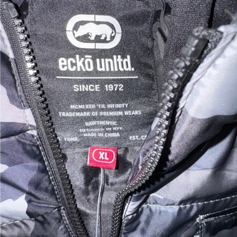 Ecko Unltd. Unisex Hooded Camo Puffer Vest Size XL